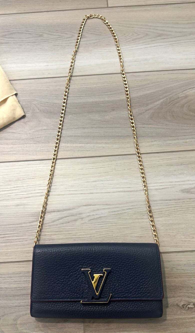 Louis Vuitton Capucines Wallet Navy Taurillon Leather Gold Authenticated + Chain